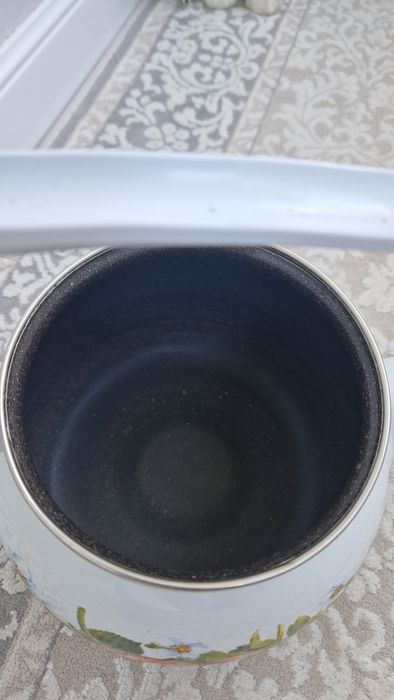 Продам эмалированый чайник