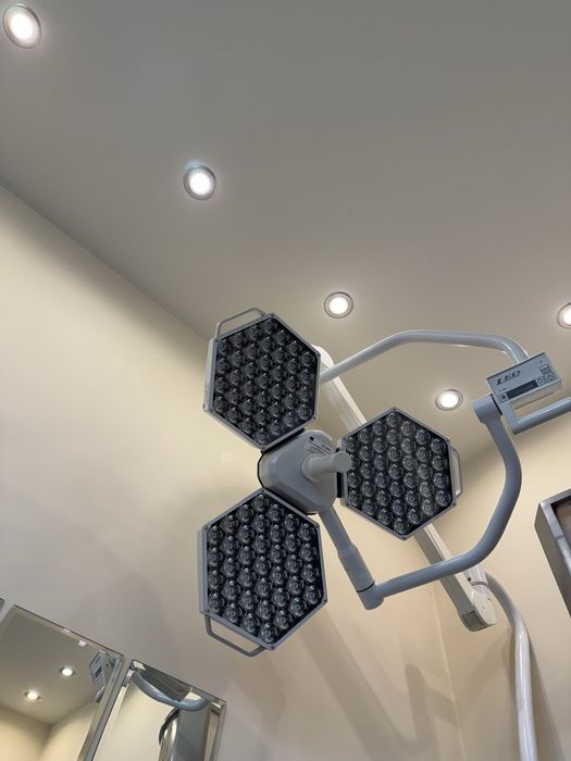 Медицинска LED лампа SY02-LED3E – нова, висок клас осветление