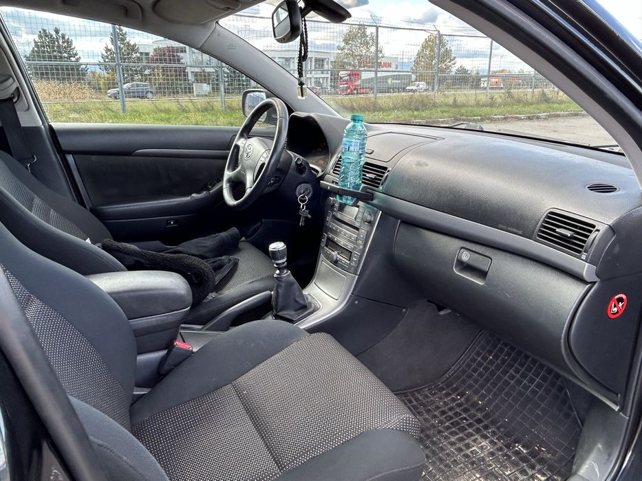 Vând Toyota Avensis 2.0