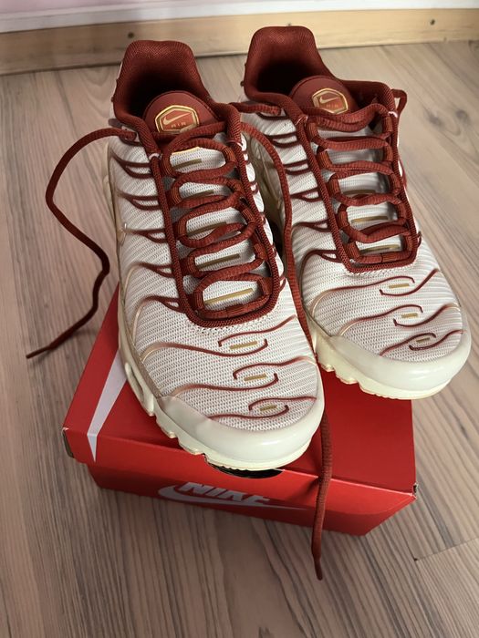 Adidasi Nike air max plus sail team red