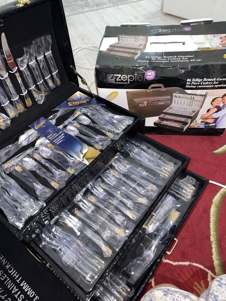 продам столовый набор в кожанном чемодане Zepter