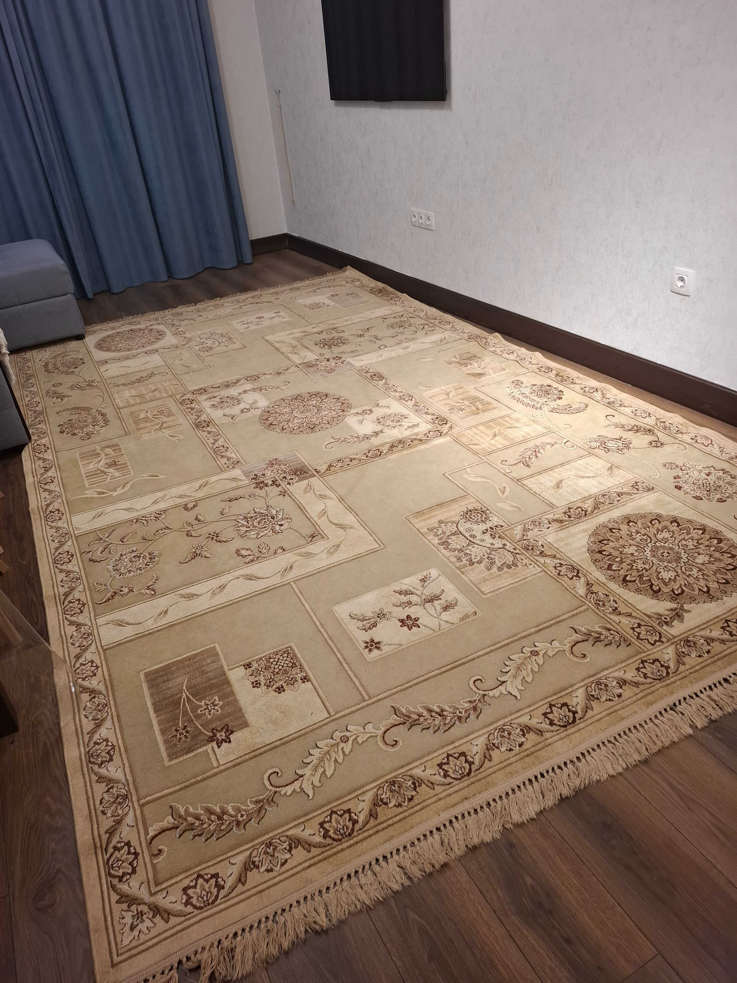 Продается ковер Размер 382×233