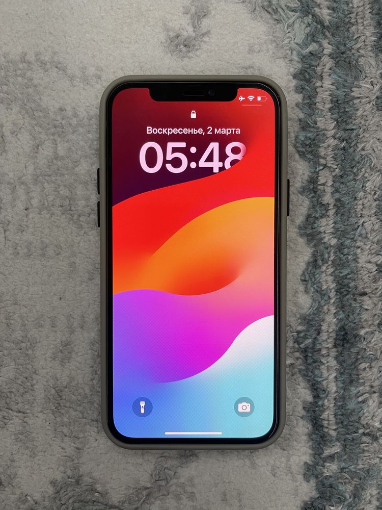 iPhone 12 продаётся