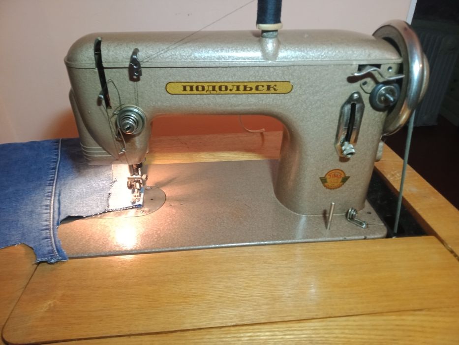 Продам швейную машину ножная.