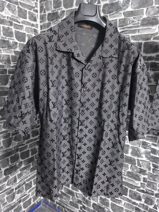 Luis Viton летен екип с яка