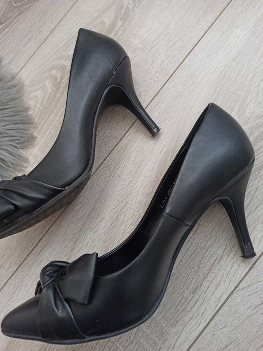 Pantofi Stiletto cu fundiță mărime 40