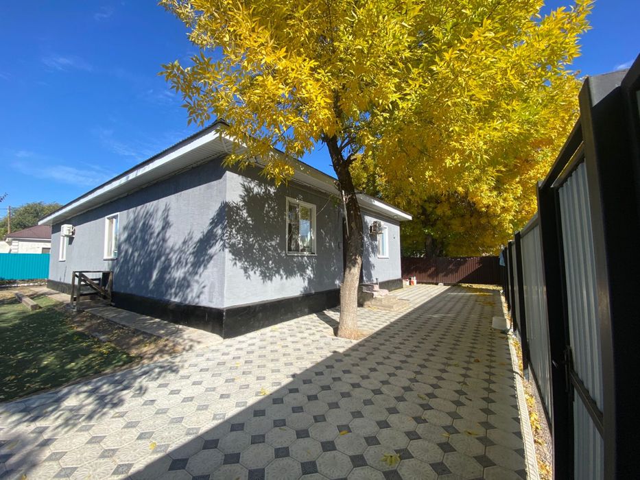 Продам дом 5 комнатный, 5 соток земли.