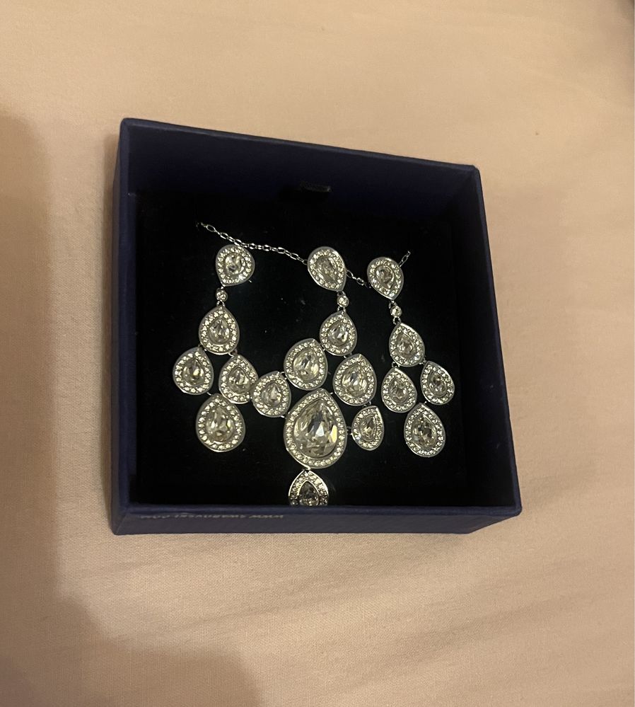 Set swarovski alb cu poetre albe original