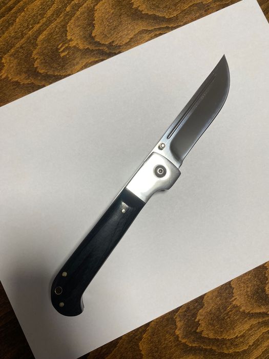 Сгъваем нож с текстилен калъф.