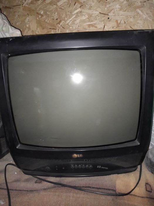 Телевизоры, холодильник (не работает на запчасти), стиральная машинка