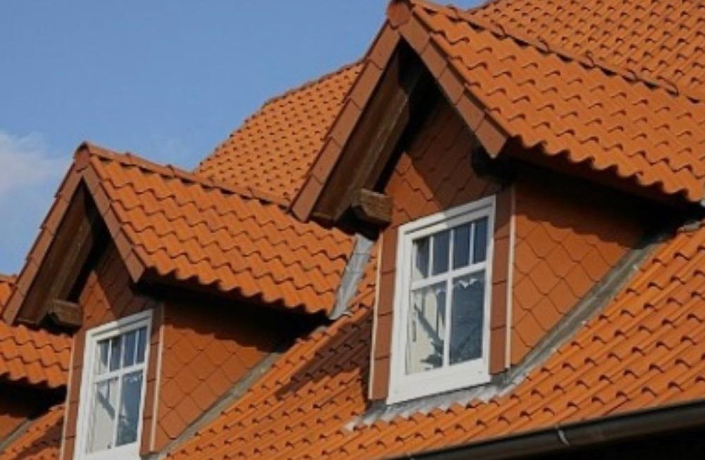 Reparatii acoperisuri montaj dulgheri masardari montaj tigla metalica