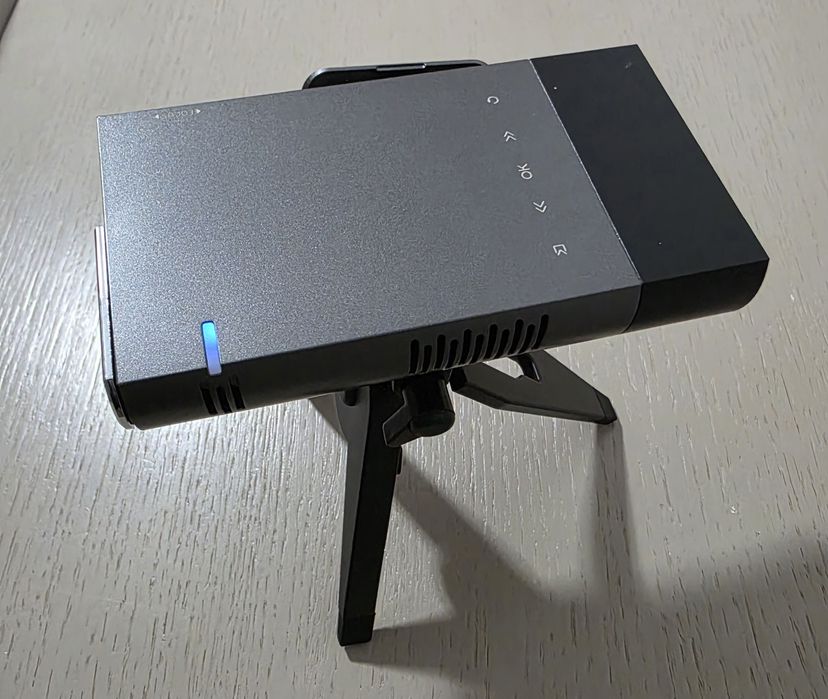 Videoproiector portabil cu acumulator