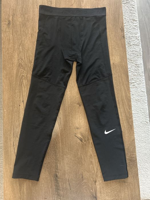 Продамам оригинален черен клин на Найк. В размер L.