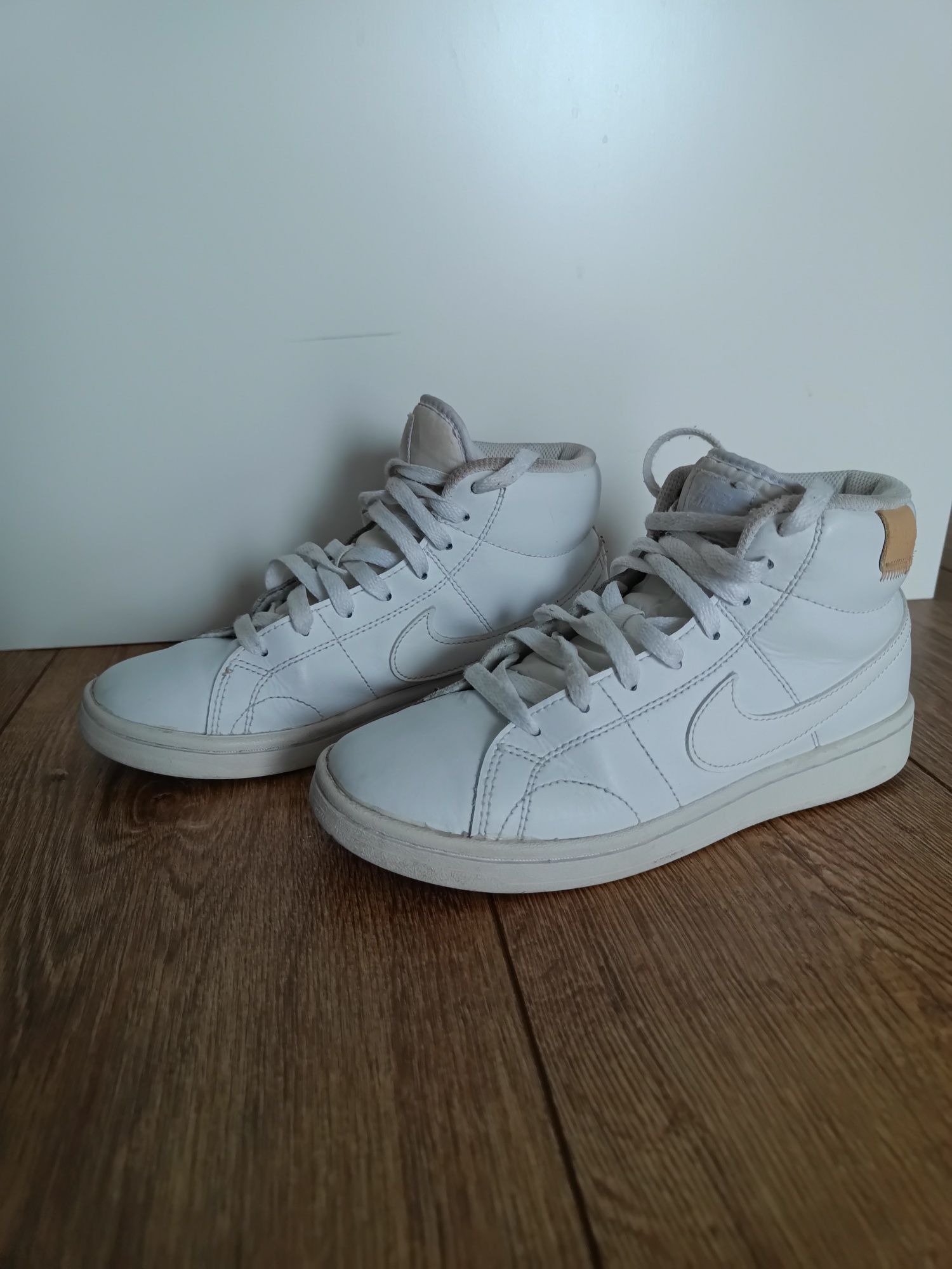 Ghete Nike albe inalte