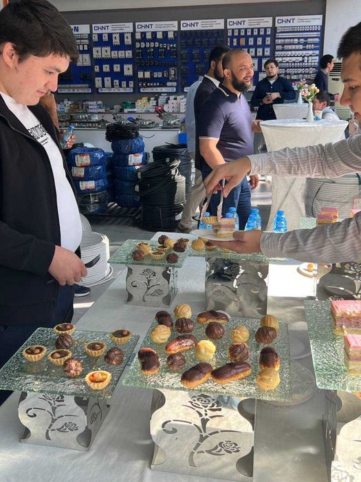 Kofe-breyk, taomlar, xizmat — hammasi bir joyda!