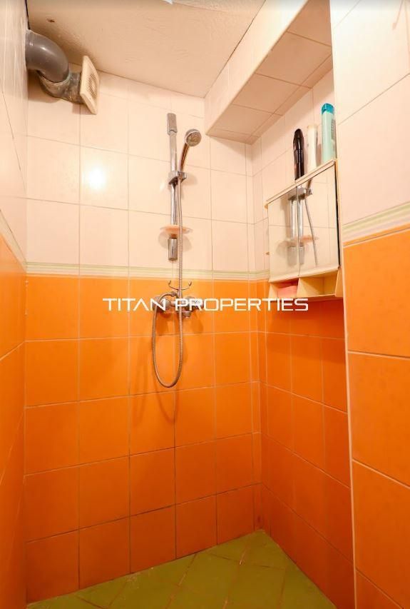 Дава се под наем Етаж от къща в Варна, Център - 30 кв.м за 250 € - Снимка #12