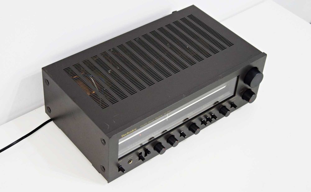 Amplituner Technics SA-303, amplificator