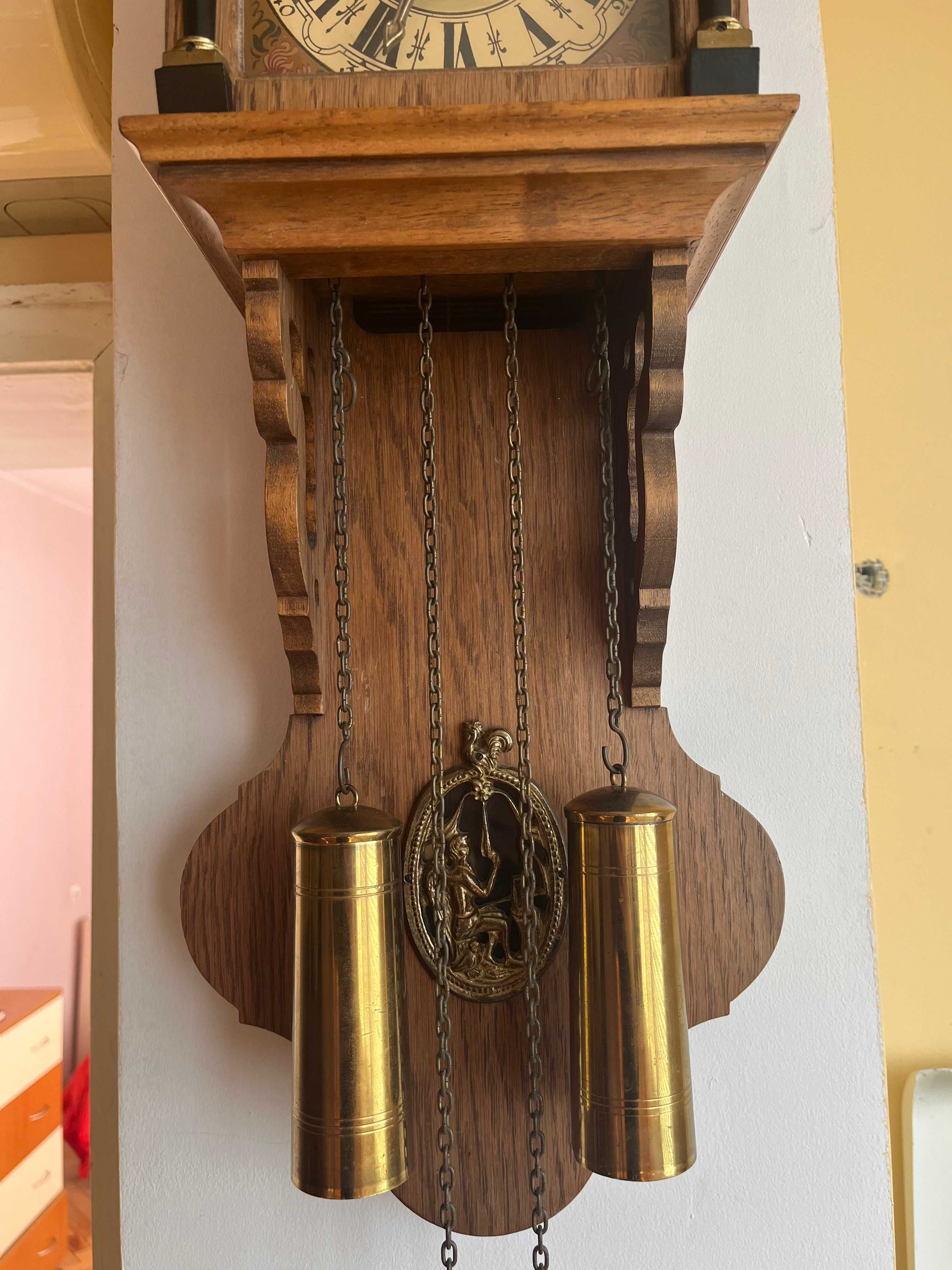 Античен стенен-Фризийски  часовник,дъб- 1950-1960г.с махало