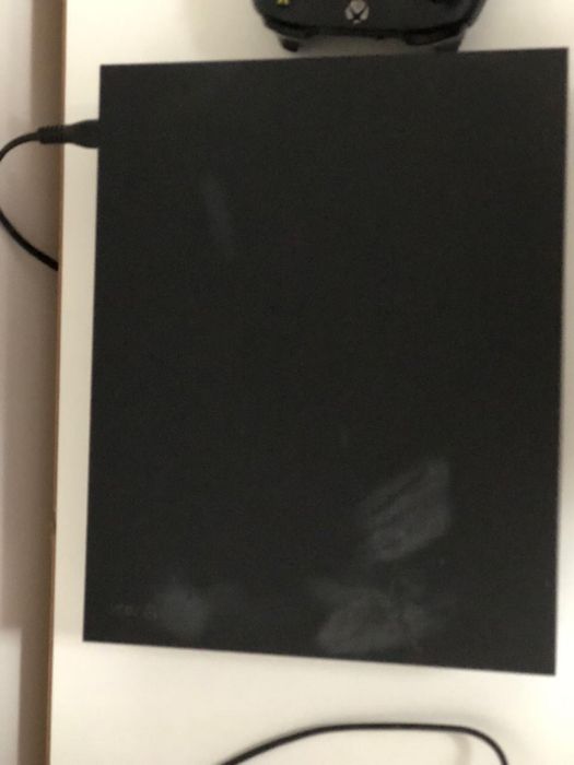 Xbox one x 1 tb 2 джойстика