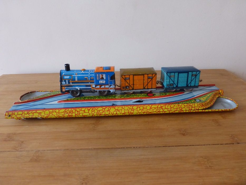 Механично влакче с ключе и релси игра играчка 1970 г