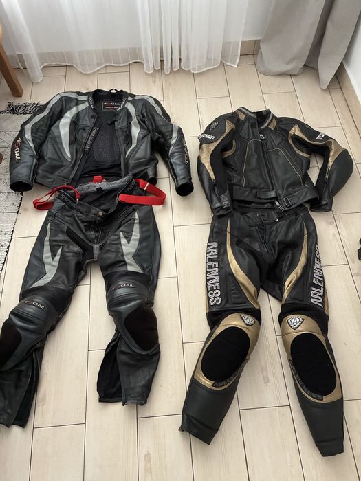 Costum moto cu protecții