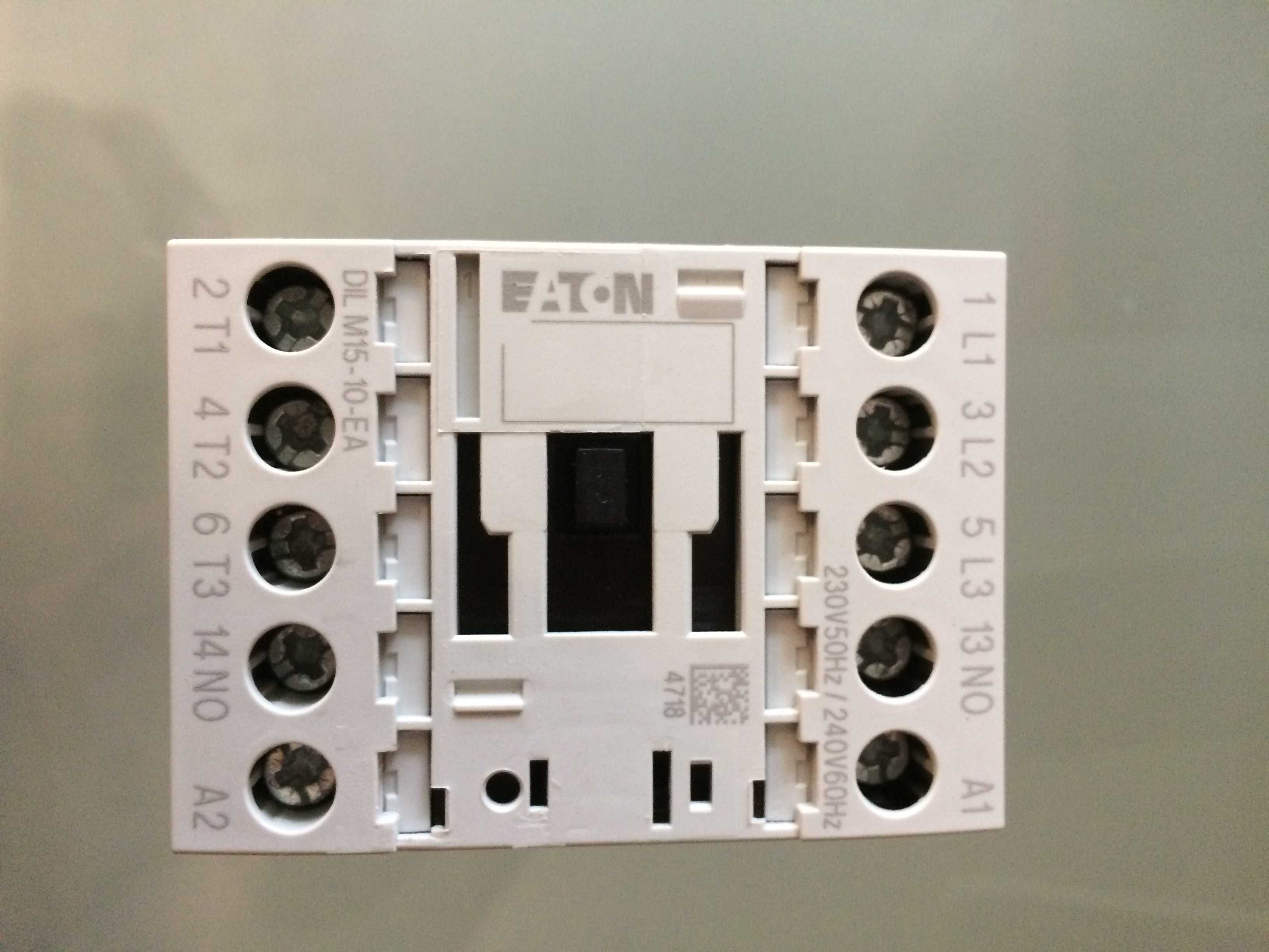 Contactori DILM15-10 7,5 kW noi nefolositi, marca Eaton.