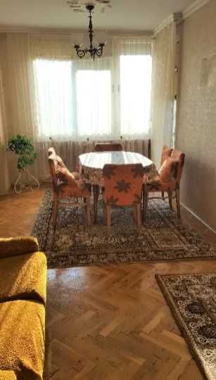 Дава се под наем Тристаен апартамент в Пловдив, Изгрев - 88 кв.м за 474.3 € - Снимка #1