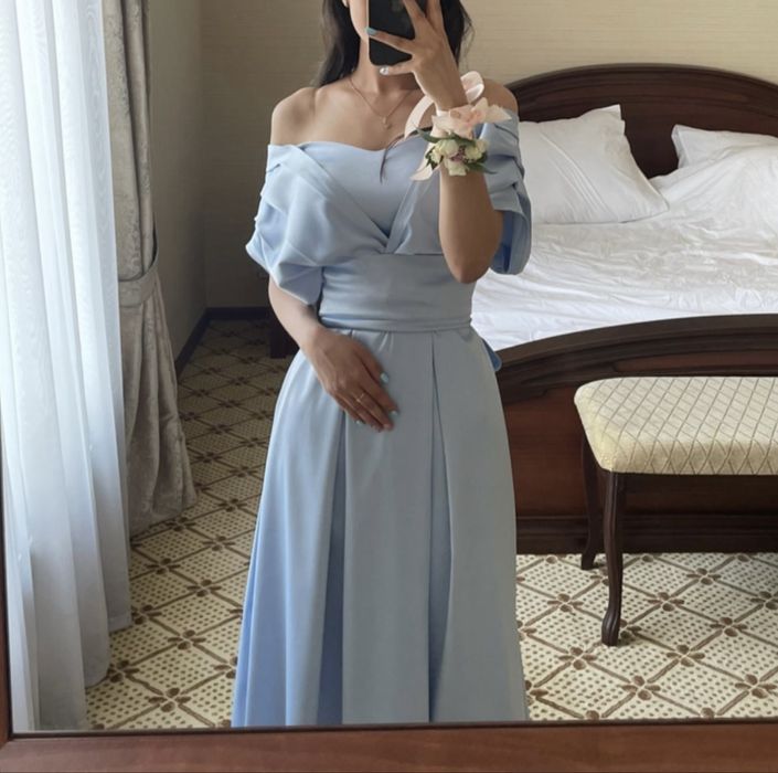 Нежное голубое платье