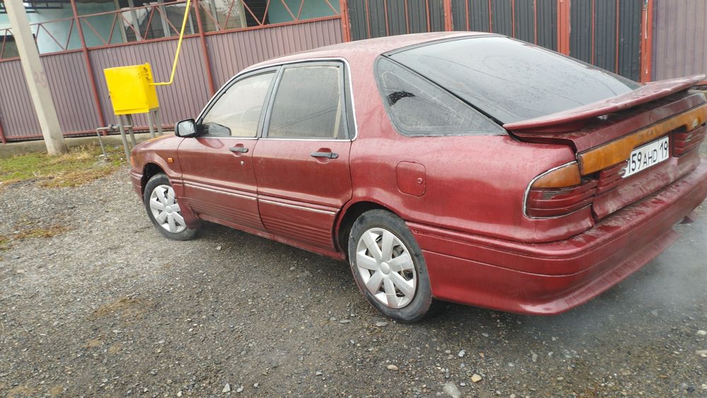 Продам машину Мицубиси Голант