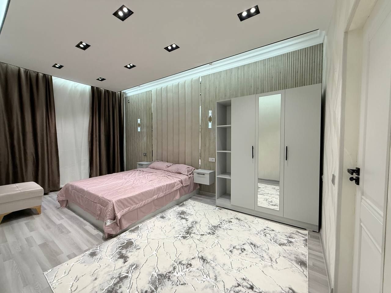 Чиланзар 19-кв._3*4/2/4.Площадь: 67м2.Мебель+техники.Ор: 50/50 мойка