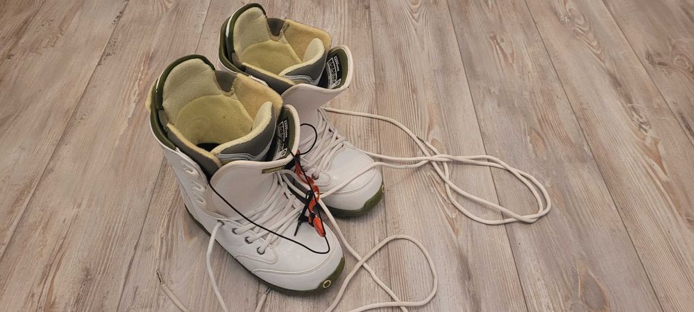 ghete snowboard fete Burton Sapphire marimea 40