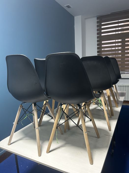 Продаются стулья , шкаф , стеллажи