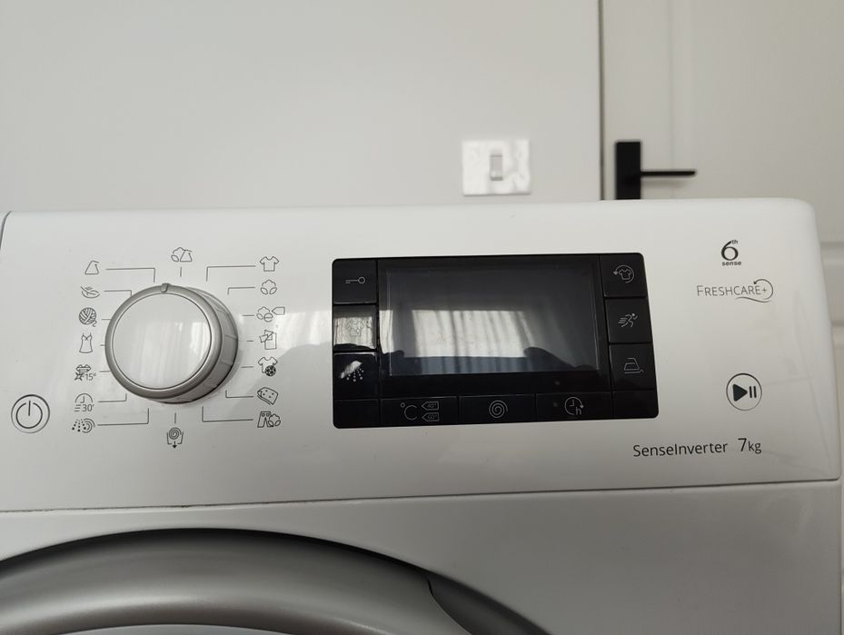Mașina de spălat Slim Whirlpool  (2020) ideala pentru chiriasi