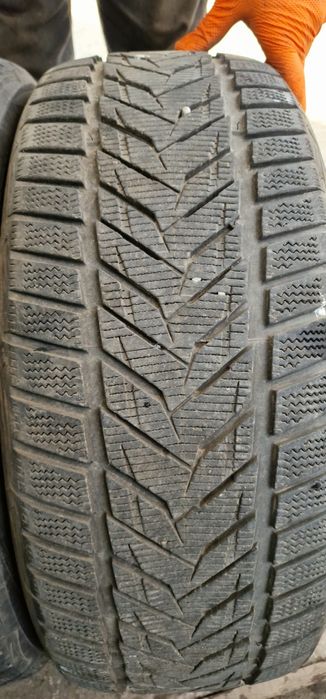 235 45 19 Vredestein 2 anvelope iarna