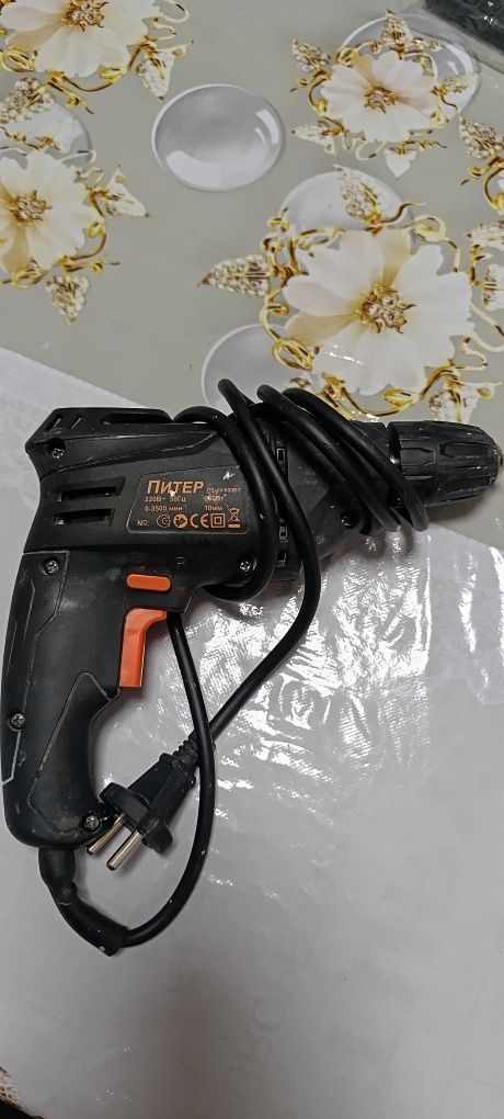 Продаётся дрель Питер