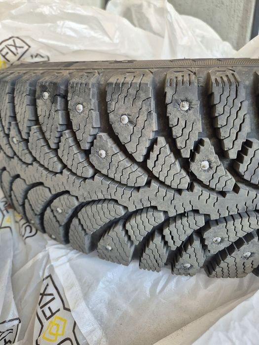Продам шины шипованная