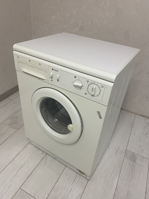 Продам стиральную машину indesit.