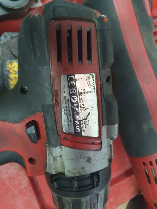 Presa sertizare milwaukee și bormasina