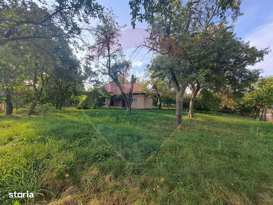 Casă de vânzare, 3 camere, langa manastirea Runc