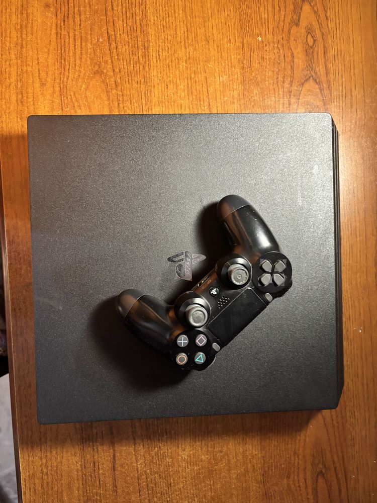 PlayStation 4 pro 1 tbe