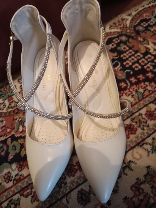 Белые женские туфли на мероприятие, праздничные, красивые