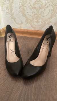 Туфли черные 39 размер