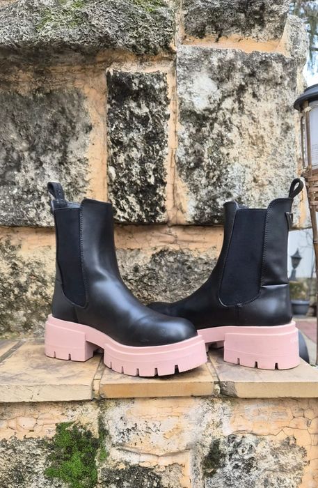 Vând ghete Guess mărimea 40