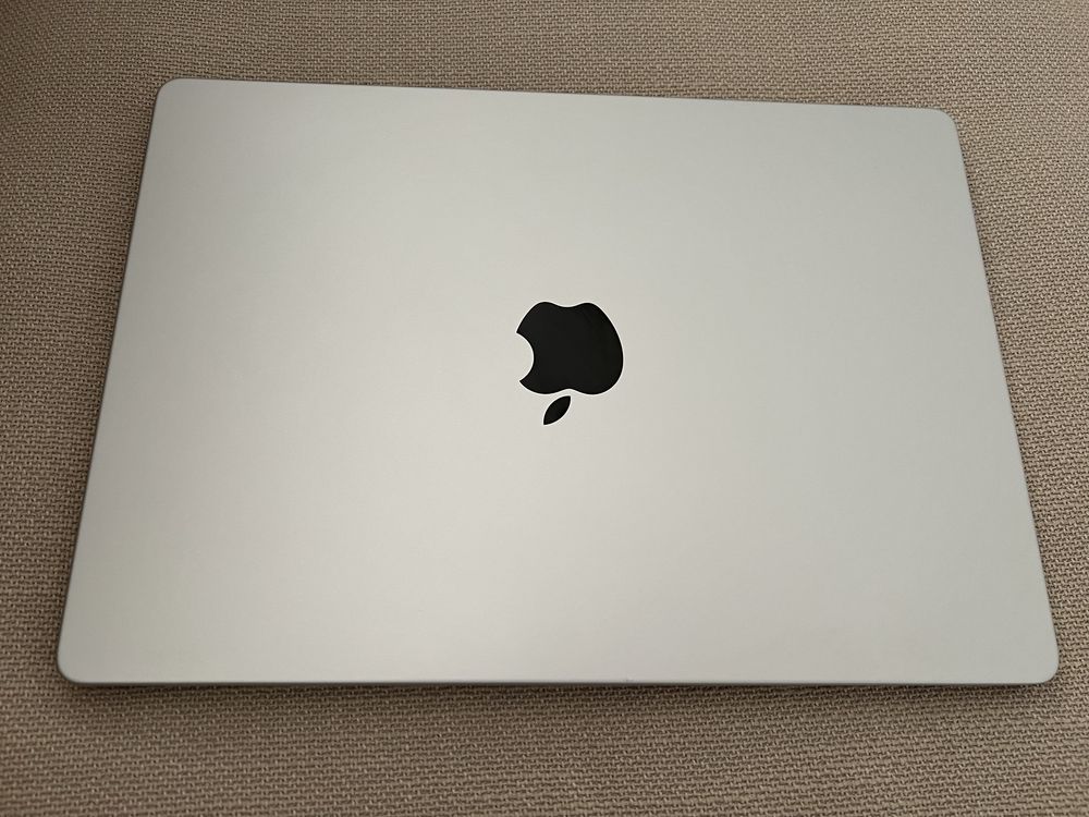 Laptop Apple MacBook Pro 16 ca nou, accesorii incluse