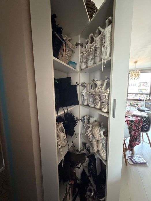 Продавам шкаф за обивки