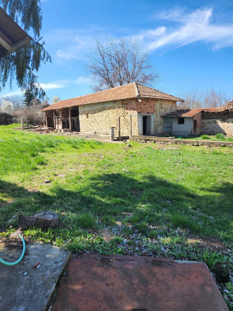Продава се Къща в Велико Търново, Чолаковци - 1800 кв.м за 6 €/кв.м - Снимка #1