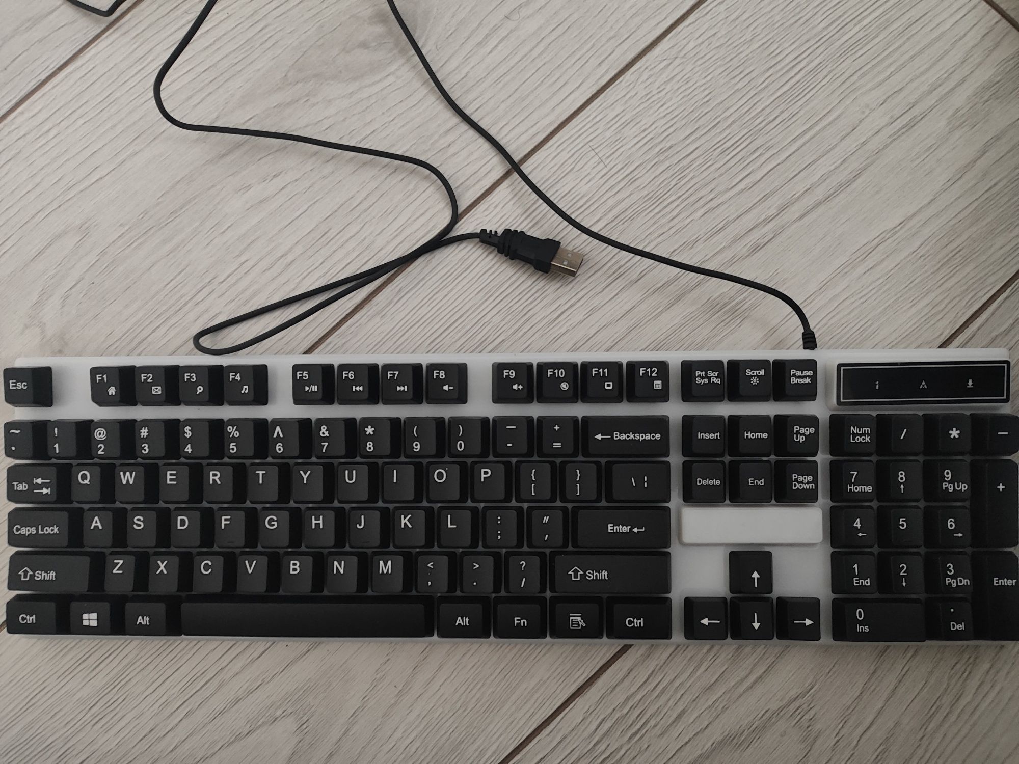 Продам клавиатуру игровую