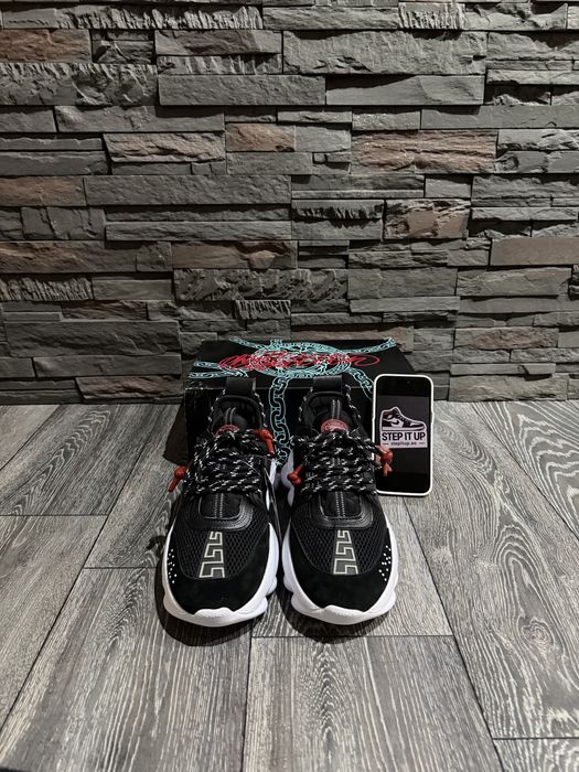 Versace chain reaction