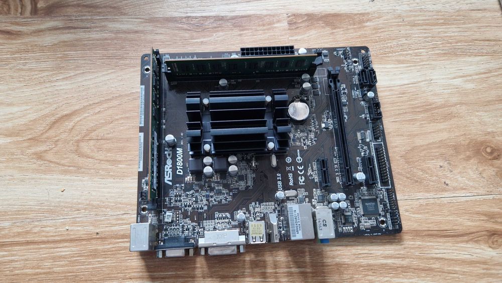 Vand KIT Asrock D1800M Placa+8GB DDR3 !! CA NOU !! 100lei