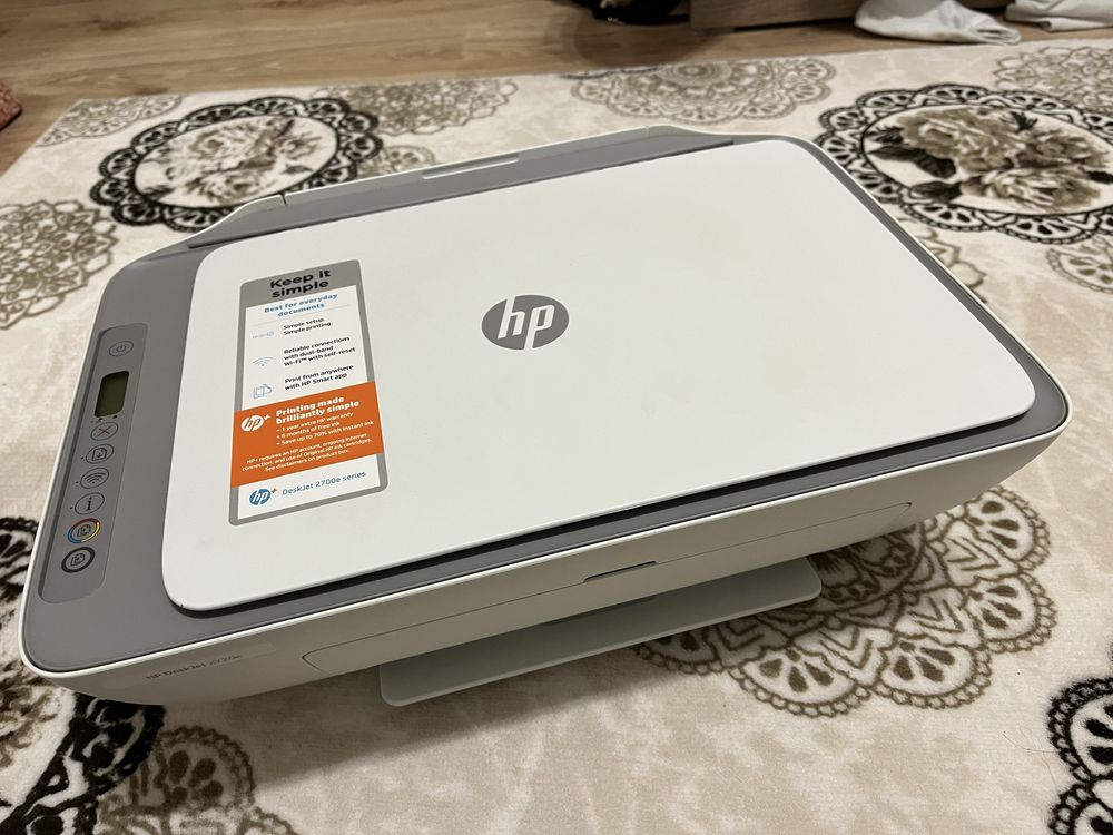Мултифункционално мастиленоструйно цветно устройство HP DeskJet 2720e